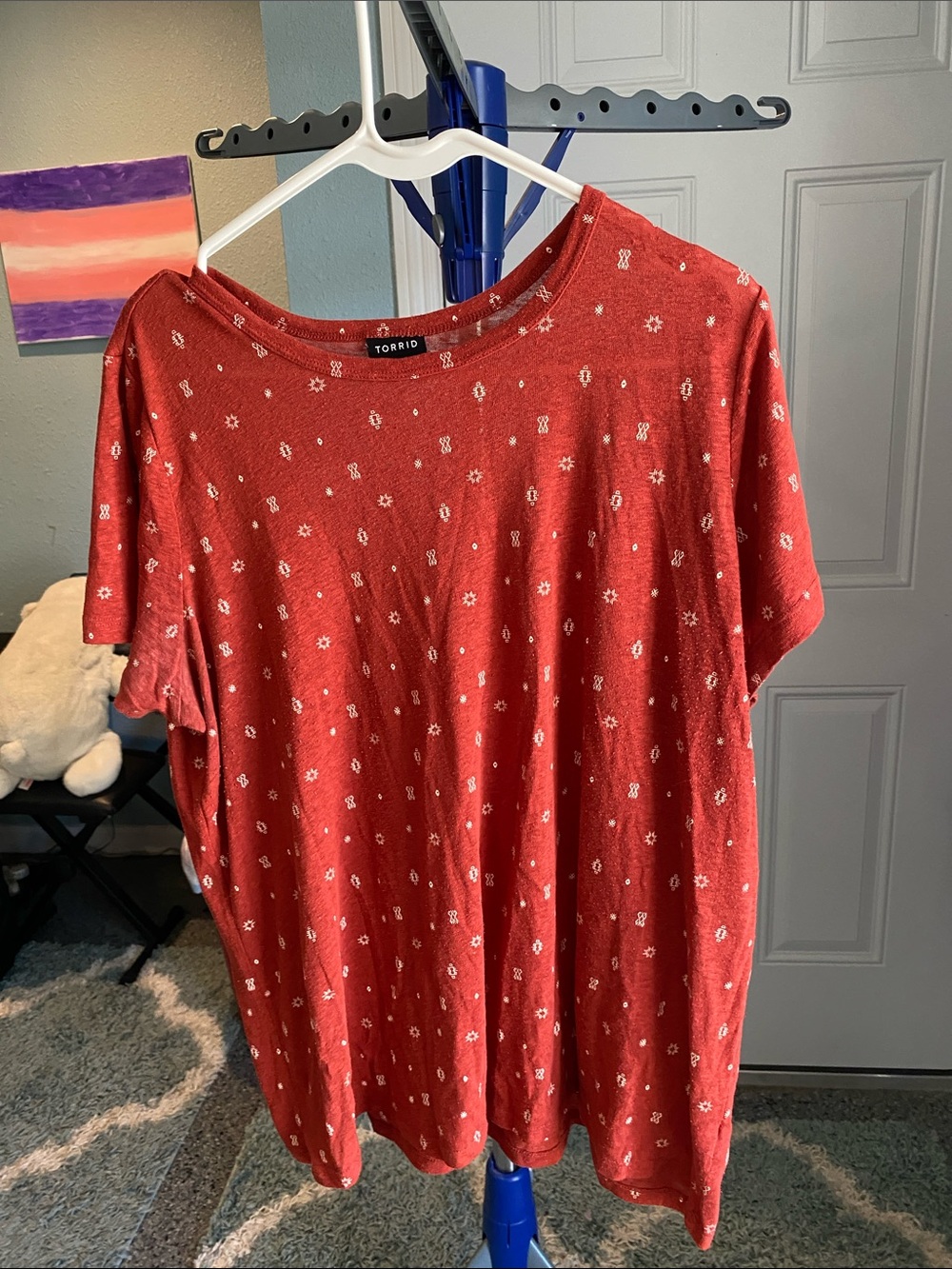 torrid Rust Red Short-Sleeve Crewneck Tee with Small White Floral Motif